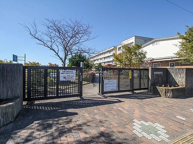 柏市立名戸ケ谷小学校(約630m)