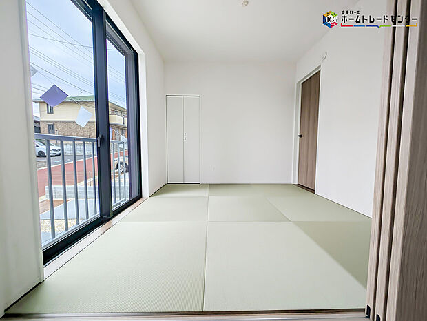 【リビング以外の居室】リビングに続き間の和洋室があります！来客時にも重宝しますが、小さなお子様を寝かせるスペースにもなりますので、使い方はあなた次第です。