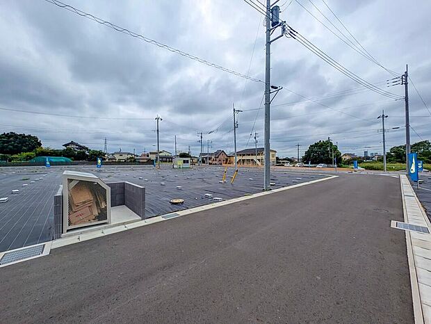 【前面道路含む現地写真】2026年12月完成予定！平日・お仕事帰りなど、いつでもご案内致します！お気軽にお問い合わせ下さい♪