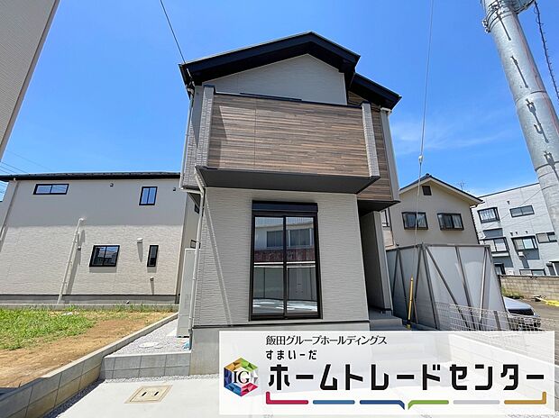 ◆南向きの大きな窓から明るい陽射しがたっぷり入ります。一日を通して陽射しをしっかり取り込んでくれる2面採光なので、夜まで照明いらずで過ごせます♪