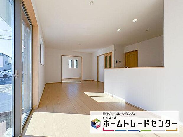 ◆大きな窓は遮音性に優れたペアガラスの窓となっています。リビングでたくさんはしゃいで遊んでも、お子様の声を気にしなくて大丈夫です♪