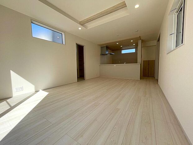 ◆大きな窓は遮音性に優れたペアガラスの窓となっています。リビングでたくさんはしゃいで遊んでも、お子様の声を気にしなくて大丈夫です♪