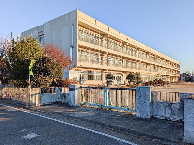 桶川市立桶川西小学校まで1550m 徒歩20分