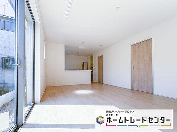 ◆大きな窓は遮音性に優れたペアガラスの窓となっています。リビングでたくさんはしゃいで遊んでも、お子様の声を気にしなくて大丈夫です♪