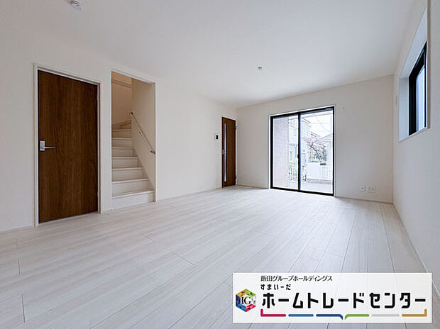 ◆大きな窓は遮音性に優れたペアガラスの窓となっています。リビングでたくさんはしゃいで遊んでも、お子様の声を気にしなくて大丈夫です♪