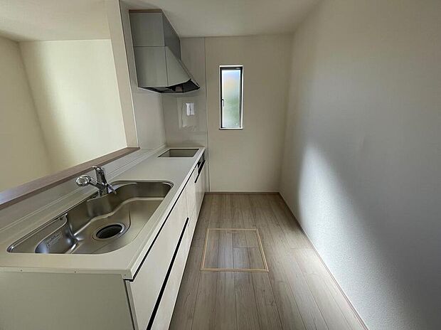 ◆人気の対面式キッチン。お食事の準備をしながらでもご家族とのコミュニケーションを楽しめます♪ぜひご見学の際にはキッチンに立ち、生活をイメージしてください。