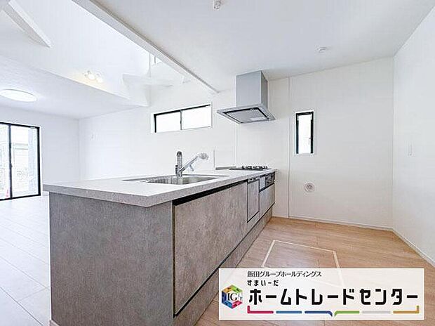 ◆人気の対面式キッチン。お食事の準備をしながらでもご家族とのコミュニケーションを楽しめます♪ぜひご見学の際にはキッチンに立ち、生活をイメージしてください。