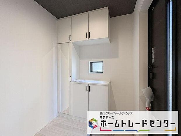 ◆お家で出会う人々を迎える玄関だからこそ、広々清潔感あふれる空間にしたいものです。採光・通風にも配慮された設計で毎日明るい空間をキープします♪