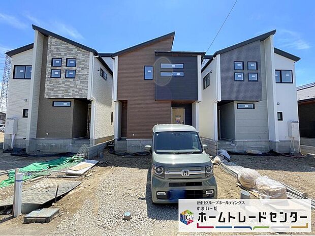 ◆全棟44坪以上の敷地をご用意しております。並列駐車2台分の駐車スペースを、建物奥にはお庭スペースが御座いますので、敷地内にも開放感がございます♪