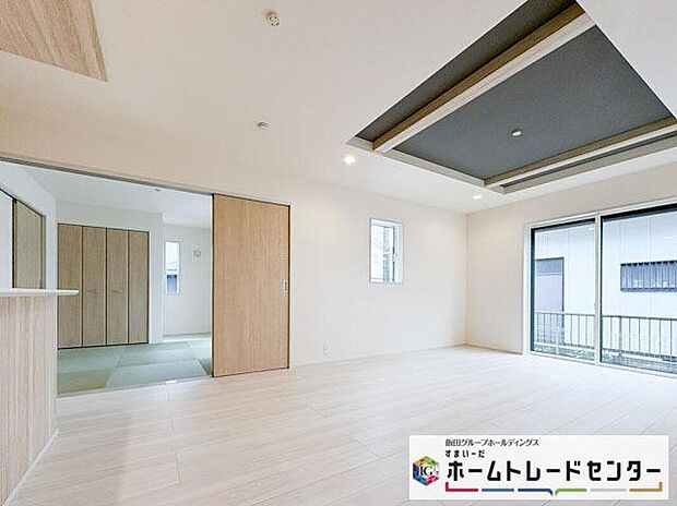 ◆リビングを温かく居心地の良い空間にしてくれる木目調の柔らかな風合い。休日はご家族みんなの癒しや憩いの場となってくれます♪