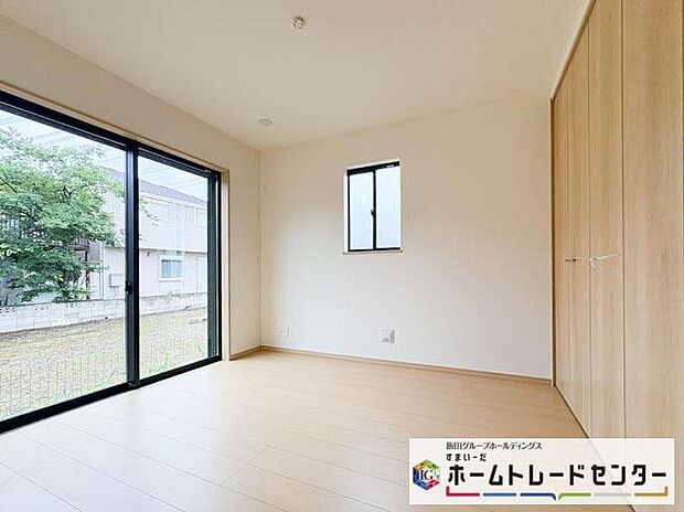 ◆リビングと隣接したお部屋では、ゴロゴロする、お子様を寝かせる、客間として利用するなど、ライフスタイルに合わせて変化をもたらすことができます。