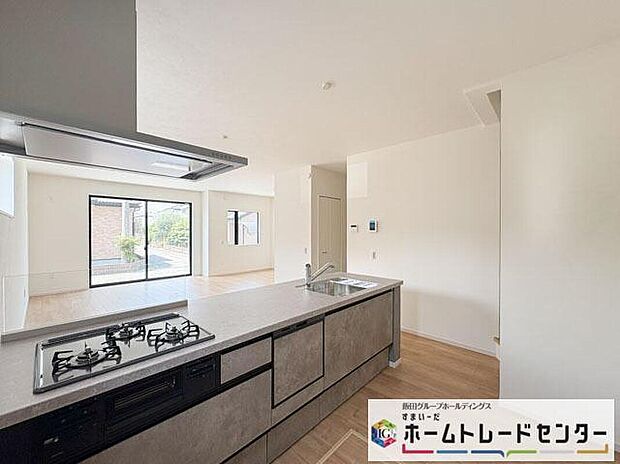 ◆人気の対面式キッチン。お食事の準備をしながらでもご家族とのコミュニケーションを楽しめます♪ぜひご見学の際にはキッチンに立ち、生活をイメージしてください。