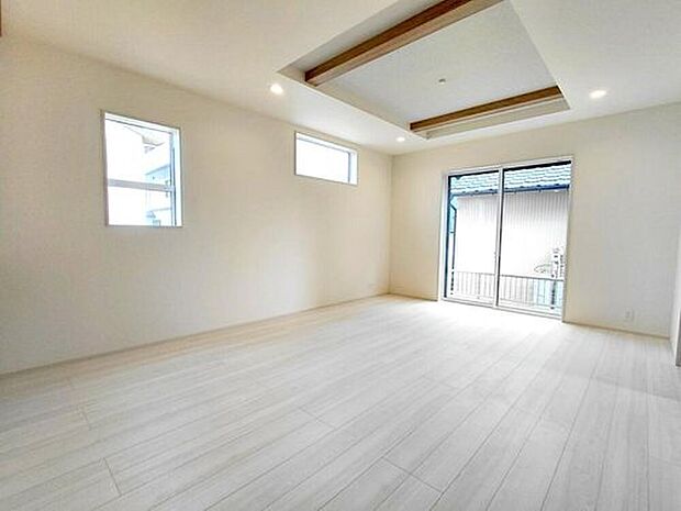 ◆大きな窓は遮音性に優れたペアガラスの窓となっています。リビングでたくさんはしゃいで遊んでも、お子様の声を気にしなくて大丈夫です♪