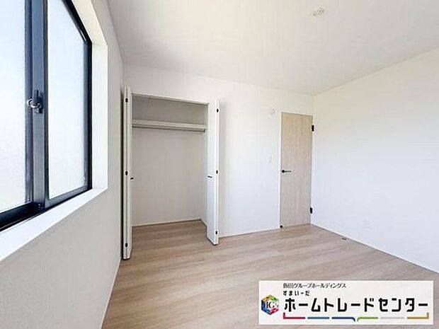 ◆2階の各居室にはそれぞれ収納を完備!しっかりとした容量のスペースを確保しているので、お部屋は美しい空間を保てますね♪