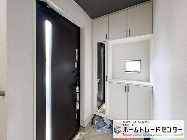 ◆お家で出会う人々を迎える玄関だからこそ、広々清潔感あふれる空間にしたいものです。採光・通風にも配慮された設計で毎日明るい空間をキープします♪