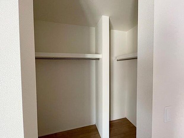 【リビング以外の居室】◆各居室にはそれぞれ収納を完備！しっかりとした容量のスペースを確保しているので、お部屋は美しい空間を保てますね♪

