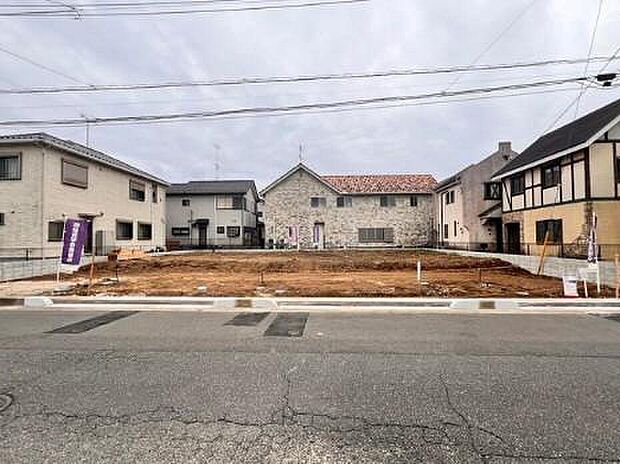 【前面道路含む現地写真】◆平日・お仕事帰りなど、いつでもご案内させていただきます!デザイン・目に見える設備面も大切ですが、耐震構造で地震に強い家の為、次代へ繋ぐ強固な住宅です。