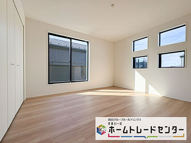 【ベッドルーム】◆居室のサッシにはペアガラスを採用、高い断熱性による省エネと結露対策に有効です。室内を快適な空間に代えてくれます。現地の通風や採光も実際にご確認下さいませ。