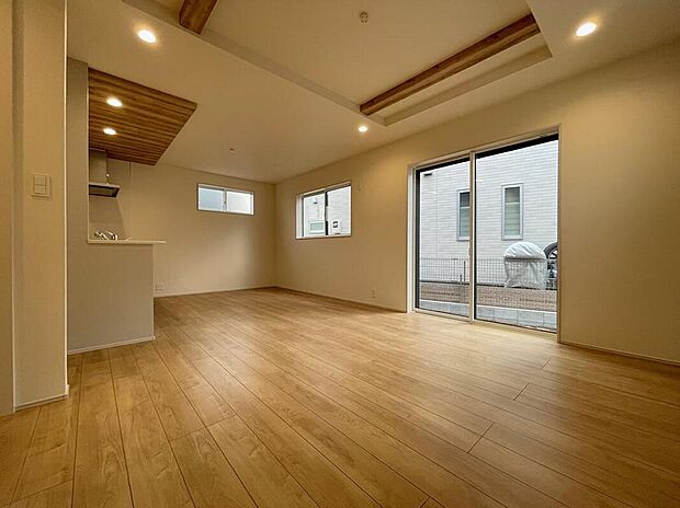 【リビング】◆LDKはご家族みんなが揃う大切な空間です♪テーブルやソファ、カーテン選び、レイアウトを考えるのも楽しいですね♪笑顔溢れる楽しい暮らしをイメージしながらご見学ください♪