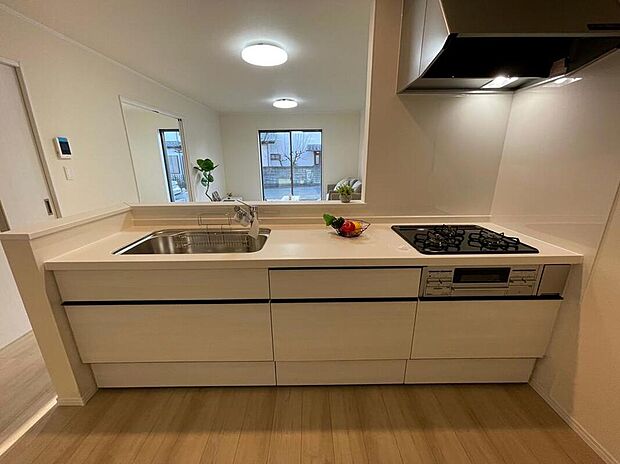 【キッチン】◆人気の対面式キッチン。お食事の準備をしながらでもご家族とのコミュニケーションを楽しめます♪ぜひご見学の際にはキッチンに立ち、生活をイメージしてください。