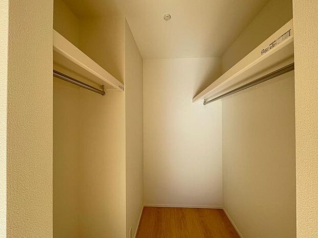 【収納】◆2階の各居室にはそれぞれ収納を完備！しっかりとした容量のスペースを確保しているので、お部屋は美しい空間を保てますね♪