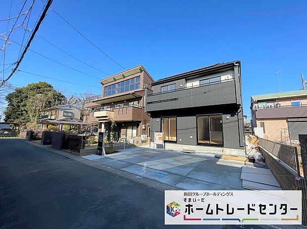 【前面道路含む現地写真】◆平日・お仕事帰りなど、いつでもご案内させていただきます！デザイン・目に見える設備面も大切ですが、耐震構造で地震に強い家の為、次代へ繋ぐ強固な住宅です。