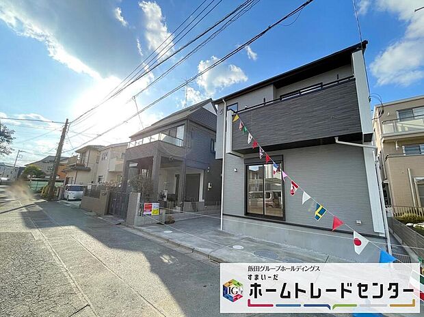 【前面道路含む現地写真】◆平日・お仕事帰りなど、いつでもご案内させていただきます！デザイン・目に見える設備面も大切ですが、耐震構造で地震に強い家の為、次代へ繋ぐ強固な住宅です。