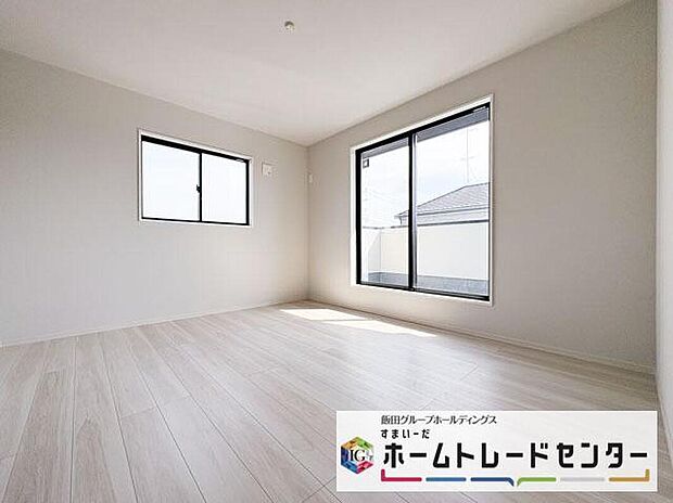 【リビング以外の居室】◆居室のサッシにはペアガラスを採用、高い断熱性による省エネと結露対策に有効です。室内を快適な空間に代えてくれます。現地の通風や採光も実際にご確認下さいませ