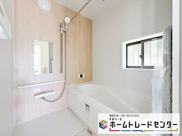 【バスルーム】◆毎日の疲れをいやす浴室は1坪タイプです。足を伸ばしてゆっくりとくつろげます。浴室暖房乾燥機も標準装備です♪