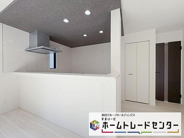 【キッチン】◆人気の対面式キッチン。お食事の準備をしながらでもご家族とのコミュニケーションを楽しめます♪ぜひご見学の際にはキッチンに立ち、生活をイメージしてください。