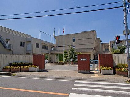 さいたま市立春里中学校 550m (徒歩7分)