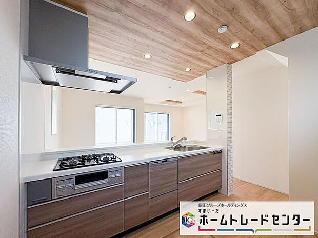 【キッチン】◆人気の対面式キッチン。お食事の準備をしながらでもご家族とのコミュニケーションを楽しめます♪ぜひご見学の際にはキッチンに立ち、生活をイメージしてください。
