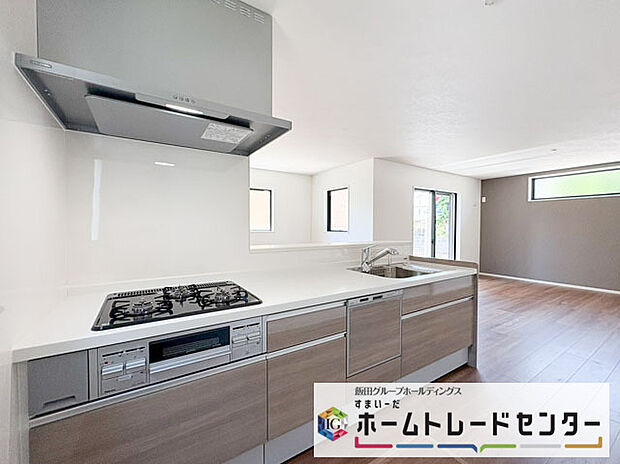 【キッチン】◆人気の対面式キッチン。お食事の準備をしながらでもご家族とのコミュニケーションを楽しめます♪ぜひご見学の際にはキッチンに立ち、生活をイメージしてください。