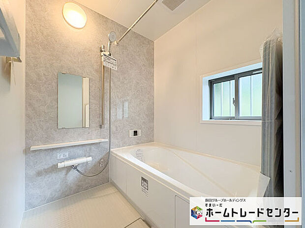 【浴室】◆毎日の疲れをいやす浴室は1坪タイプです。足を伸ばしてゆっくりとくつろげます。浴室暖房乾燥機も標準装備です♪