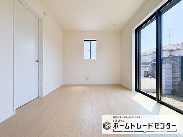 【リビング以外の居室】◆2階の各居室にはそれぞれ収納を完備！しっかりとした容量のスペースを確保しているので、お部屋は美しい空間を保てますね♪
