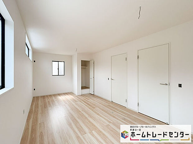 【リビング以外の居室】◆2階の各居室にはそれぞれ収納を完備！しっかりとした容量のスペースを確保しているので、お部屋は美しい空間を保てますね♪
