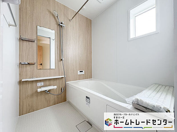 【浴室】◆毎日の疲れをいやす浴室は1坪タイプです。足を伸ばしてゆっくりとくつろげます。浴室暖房乾燥機も標準装備です♪