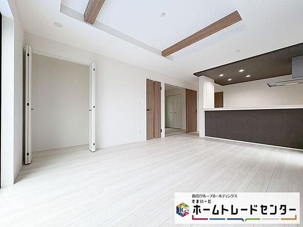 【リビング】◆LDKはご家族みんなが揃う大切な空間です♪テーブルやソファ、カーテン選び、レイアウトを考えるのも楽しいですね♪笑顔溢れる楽しい暮らしをイメージしながらご見学ください♪
