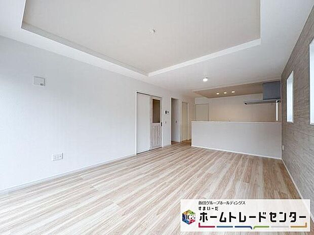 【リビング】◆LDKはご家族みんなが揃う大切な空間です♪テーブルやソファ、カーテン選び、レイアウトを考えるのも楽しいですね♪笑顔溢れる楽しい暮らしをイメージしながらご見学ください♪