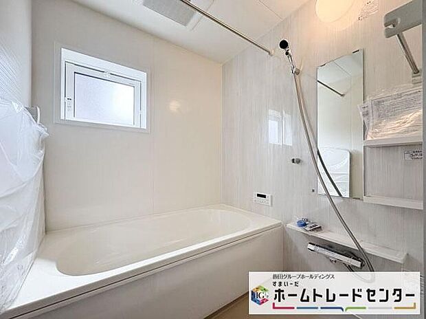 【浴室】◆毎日の疲れをいやす浴室は1坪タイプです。足を伸ばしてゆっくりとくつろげます。浴室暖房乾燥機も標準装備です♪
