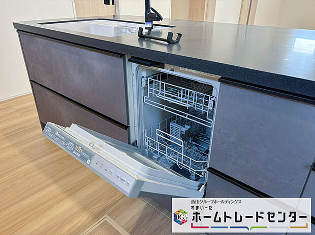 【キッチン】◆人気の対面式キッチン。お食事の準備をしながらでもご家族とのコミュニケーションを楽しめます♪ぜひご見学の際にはキッチンに立ち、生活をイメージしてください。