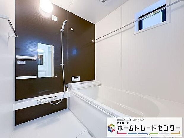 【浴室】◆毎日の疲れをいやす浴室は1坪タイプです。足を伸ばしてゆっくりとくつろげます。浴室暖房乾燥機も標準装備です♪