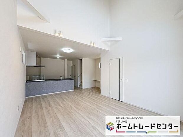 【リビング】◆LDKはご家族みんなが揃う大切な空間です♪テーブルやソファ、カーテン選び、レイアウトを考えるのも楽しいですね♪笑顔溢れる楽しい暮らしをイメージしながらご見学ください♪