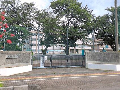 上尾市立芝川小学校 1700m(徒歩22分)