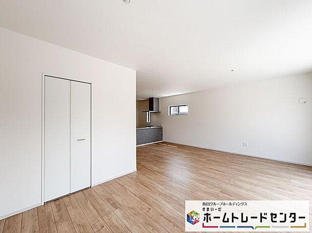 【リビング】◆LDKはご家族みんなが揃う大切な空間です♪テーブルやソファ、カーテン選び、レイアウトを考えるのも楽しいですね♪笑顔溢れる楽しい暮らしをイメージしながらご見学ください♪