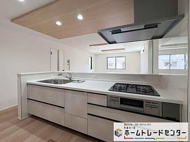 【キッチン】◆人気の対面式キッチン。お食事の準備をしながらでもご家族とのコミュニケーションを楽しめます♪ぜひご見学の際にはキッチンに立ち、生活をイメージしてください。