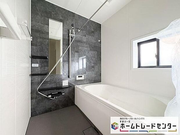 【浴室】◆毎日の疲れをいやす浴室は1坪タイプです。足を伸ばしてゆっくりとくつろげます。浴室暖房乾燥機も標準装備です♪