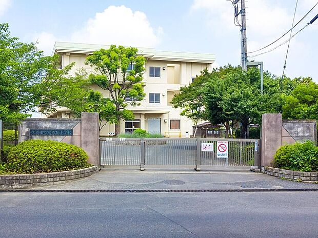 久喜市立久喜北小学校(約1,100m)