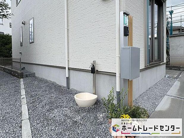 【玄関】◆TVモニター付きインターホンはカラーモニターで来訪者もひとめで分かります♪留守の間の来訪者が確認できる嬉しい録画機能付き！お子様が一人で留守番の間も安心です。