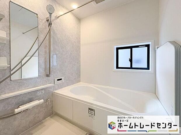 【浴室】◆毎日の疲れをいやす浴室は1坪タイプです。足を伸ばしてゆっくりとくつろげます。浴室暖房乾燥機も標準装備です♪